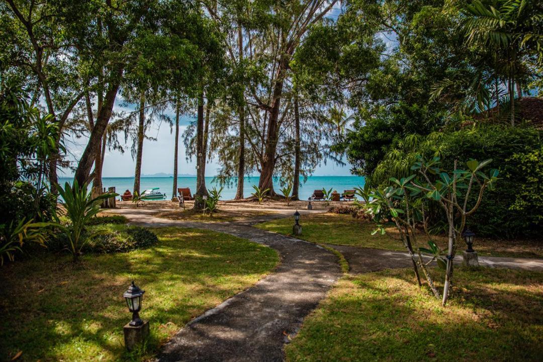 Anahata Resort Lipa Noi Buitenkant foto